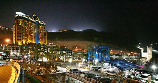 백신 접종이 속도를 내면서 증권가는 대한항공·강원랜드 등 컨택트주의 목표주가를 상향했다. 사진은 코로나19 이전 강원랜드 전경 (매경DB)