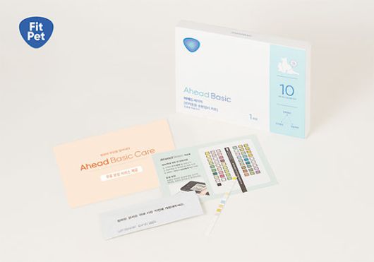 반려동물 건강진단 솔루션으로 출발한 ‘핏펫’은 펫 전용 쇼핑몰, 병원 찾기 서비스 등으로 사업 영역을 확장 중이다. 사진은 반려동물 소변검사키트 ‘어헤드 베이직’. (핏펫 제공)