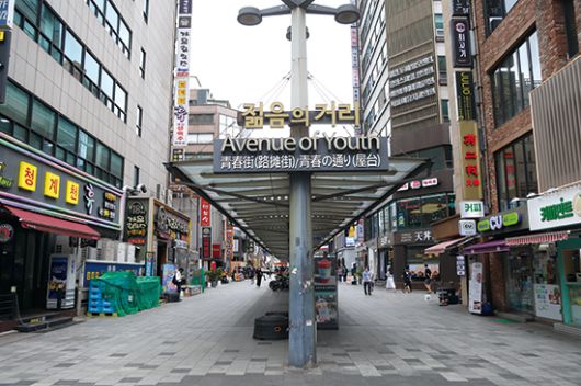 종로3가 상권이 부활의 기지개를 켜는 데 반해, 과거 종로 상권의 ‘대장’ 격으로 불린 종각 상권은 명성을 잃어가고 있다. (반진욱 기자)