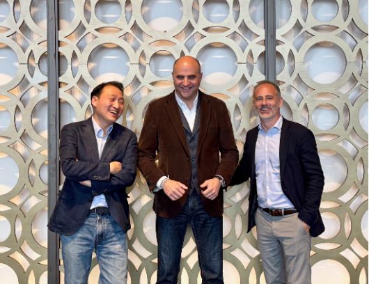 장석재 한국법인 대표(좌), 데이비드 본사 COO, 에메릭 위다르 본사 대표(우).(아르티리스 제공)