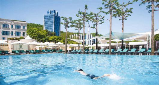 반얀트리 호텔을 비롯한 서울 호텔들은 웰니스 패키지를 강화해 적극 운영 중이다. 사진은 반얀트리 호텔 내 수영장 모습. (반얀트리 호텔 제공)