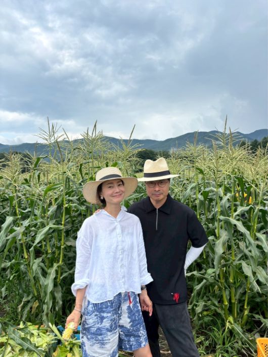 ‘호시노리조트스토리’ 저자 전복선 칼럼니스트(좌), 윤경훈 교수(우)