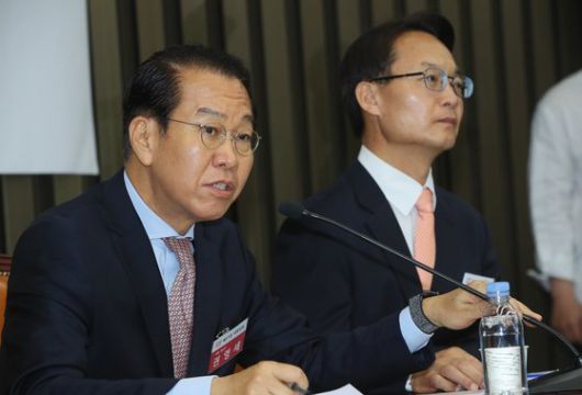 권영세 미래통합당 의원(왼쪽). 연합뉴스