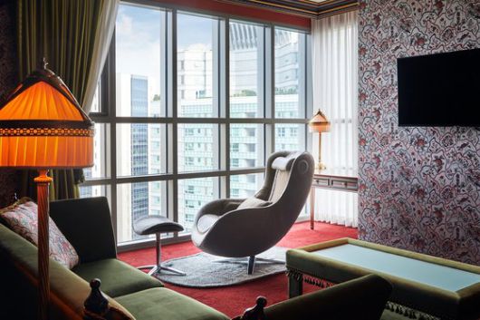 레스케이프 호텔은 재택근무자를 겨냥한 '워크케이션' 패키지를 판매하고 있다. 예약자에 한해 안마의자와 러닝머신을 설치해준다. [사진 신세계조선호텔]