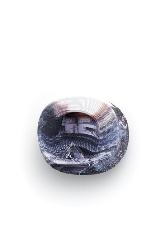 '100개의 브로치' 전시-김수연/ 계동의 봄, 서울 Spring of Gyedong, Seoul 인화지, 에폭시레진, 바니쉬, 정은 Photograph Paper, Epoxy Resin, Barnish, Sterling Silver 11.5X10X2cm/ 2020