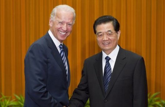 2011년 8월 후진타오 중국 주석은 중국 베이징 인민대회당에서 조 바이든 당시 미국 부통령을 만났다. [신화통신]