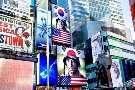 6·25전쟁 70주년 사업추진위원회와 국가보훈처가 올해 법정기념일로 지정된 11일 '유엔 참전용사 국제추모의 날'을 맞아 미국 뉴욕 타임스퀘어 전광판을 통해 6·25 전쟁 참전 유엔군 용사 추모 영상을 공개했다. 연합뉴스