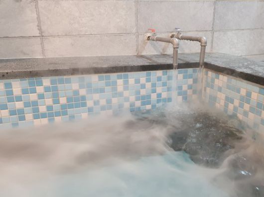 부곡의 온천수 온도는 78도에 달한다. 송봉근 기자
