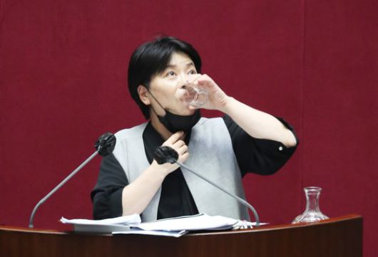 이종걸 최장 기록 깰까···9시간째 윤희숙 "민주화 퇴행 느낌 ...