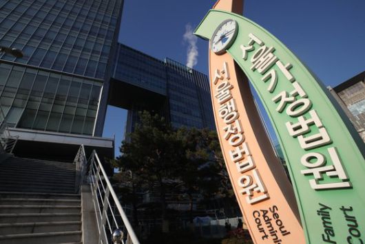 지난달 30일 윤석열 검찰총장의 직무정지 처분에 대한 효력 집행정지 재판이 열린 서울 서초구 서울행정법원. 연합뉴스