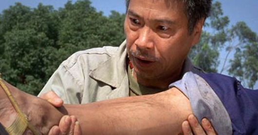 영화 ‘소림축구’에서 축구감독 명봉 역을 유머러스하게 소화했던 우멍다. [유튜브 캡처]