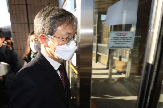 윤석열 검찰총장의 징계 여부 및 수위를 결정할 법무부 검사징계위원회 2차 기일이었던 지난해 12월 15일 오전 경기도 정부과천청사 법무부에 한동수 대검찰청 감찰부장이 윤 총장 측 신청 증인으로 출석하고 있다. 우상조 기자