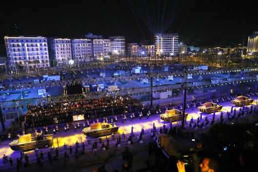 이집트 파라오의 미라들이 3일 저녁 새 박물관으로 이송되고 있다. 신화사=연합뉴스