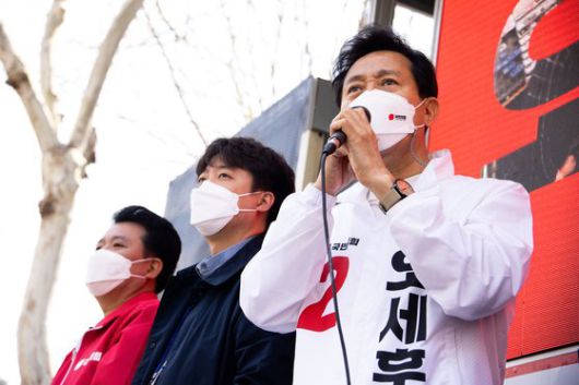국민의힘 오세훈 서울시장 후보가 6일 오전 서울 노원구 상계백병원 앞 사거리에서 유세를 하고 있다. 오종택 기자