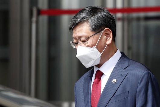 경찰, '택시기사 폭행 무마' 이용구 수사 이달 중 마무리 : ZUM 뉴스