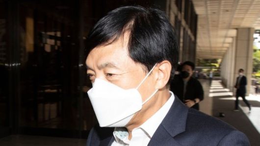 5월 11일 이성윤 서울중앙지검장이 출근하고 있다. 뉴시스