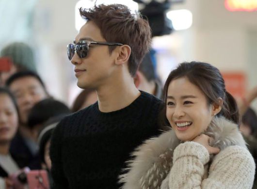 비·김태희 부부 신혼여행 떠날때 모습. 중앙포토