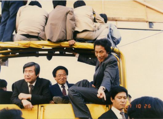 선거 유세 차량에 탑승해 취재 중인 기자 시절 이낙연 전 대표