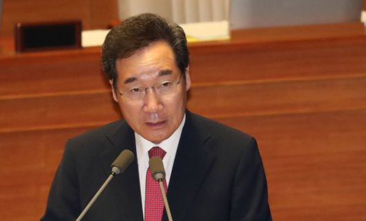 이낙연 당시 국무총리가 국회 대정부질문에서 답변하는 모습