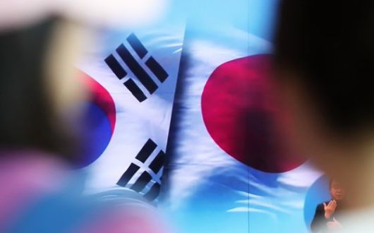 태극기와 일본 히노마루. 뉴스1