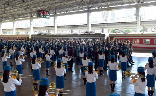 북한 노동당 기관지 노동신문은 2일 청년절 경축행사 참가자들이 전날(1일) 평양을 출발했다고 보도했다. 평양 노동신문=뉴스1