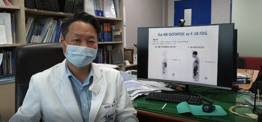 서울대병원 핵의학과 강건욱 교수는 ″정부가 악티늄 수입만 허용하면 치료를 하는 것은 어렵지 않다″고 말한다. 강주안 기자