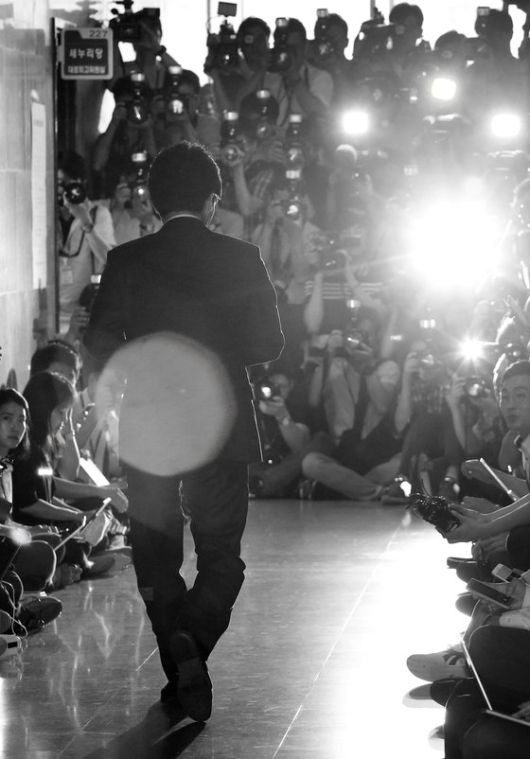 유승민은 1987년부터 2000년까지 KDI(한국개발연구원)에서 일한 경제 전문가다. 2000년 2월 여의도연구소장을 맡은 유승민은 이후 본격적인 정치인의 길에 들어섰다.