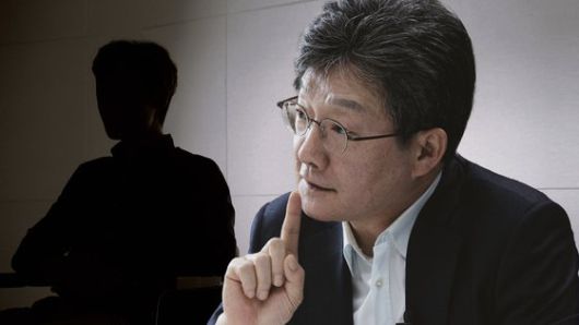 2015년 유승민 당시 새누리당 원내대표는 박근혜 대통령과 충돌했다. 이후 유승민은 '차기대권주자', '박근혜 배신자'라는 상반된 평가를 받았다.