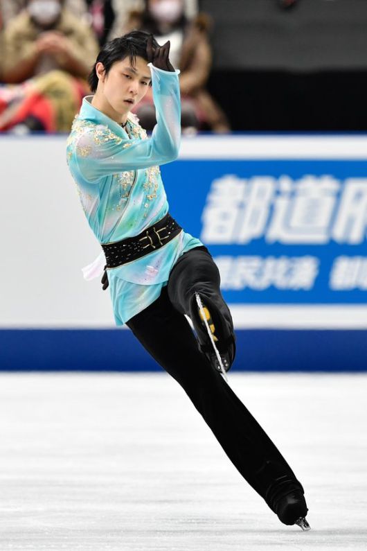 하뉴는 올림픽 3연패 도전을 위해 쿼드러플 악셀 점프를 연마하고 있다. 지난 26일 일본선수권에서 연기를 펼치는 하뉴. [신화=연합뉴스]