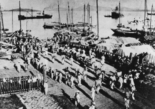 군산시 장미동 조선은행 군산지점. 1923년 나카무라 요시헤이(中村與資平)의 설계로 지은 벽돌 건물이다. 일제 식민지 지배를 상징하는 대표적인 금융시설로 2008년 7월 국가등록문화재 제374호로 지정됐다. 사진 군산근대역사박물관