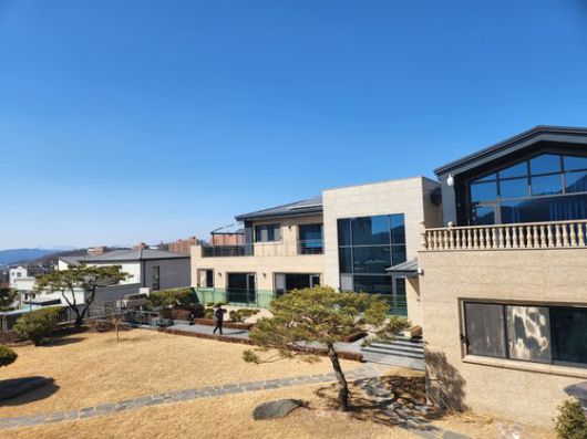 2월 24일 박근혜 전 대통령이 퇴원 후 머무를 것으로 알려진 대구 달성군 유가읍 한 저택 전경. [중앙포토]