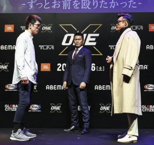 아오키 신야(왼쪽)는 수 차례 '한판 붙자'며 추성훈을 도발했다. [사진 원챔피언십]