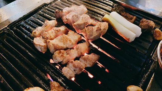 서울 약수역 부근에 위치한 '금돼지식당'의 삼겹살 구이. 사진 서정민