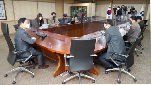 윤석열 檢 관련 3대 공약... 박범계 vs 대검 엇갈린 입장. 그래픽=김주원 기자 zoom@joongang.co.kr