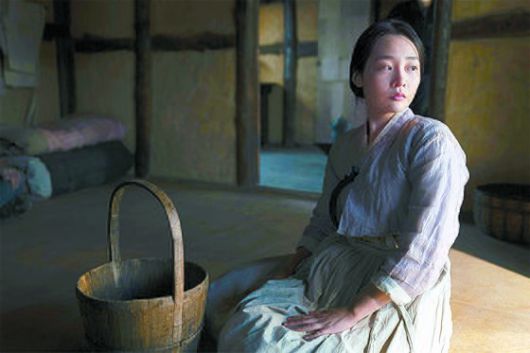 '파친코'에서 이민호는 유부남이란 사실을 감추고 선자에게 아들을 잉태시키는 조선인 중개상 한수를 연기했다. [사진 애플TV+]