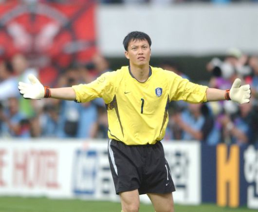 매 경기 선방쇼를 펼치며 4강행을 이끈 '거미손' 이운재. [중앙포토]