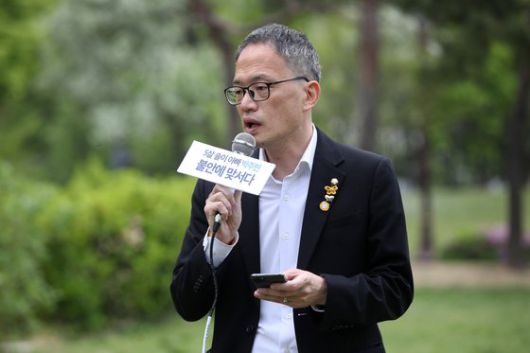 박주민 더불어민주당 의원이 24일 서울 여의도공원에서 6.1 지방선거 서울특별시장 출마를 선언하고 있다. 국회사진기자단