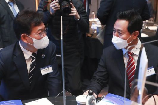 송영길 더불어민주당 6·1 지방선거 서울시장 경선 후보가 29일 오후 서울 여의도 국회 소통관에서 서울시 자영업자 임대료 부담과 이자부담을 절감할 수 있는 '누구나상가보증시스템' 정책 공약 발표 기자회견을 하고 있다. 뉴스1