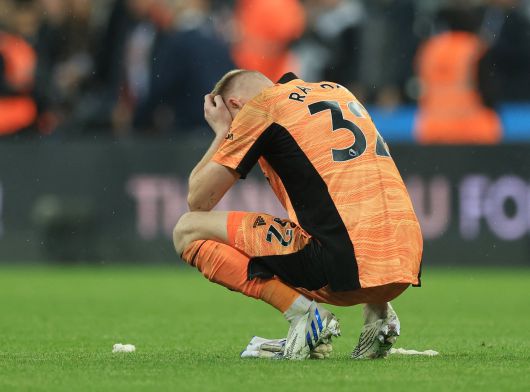 머리를 감싸쥐는 아스널 골키퍼 아론 램스데일. [로이터=연합뉴스]