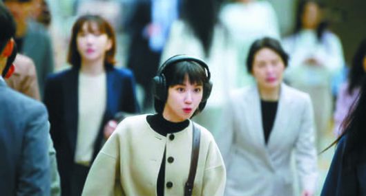 드라마가 인기를 끌면서 주인공 우영우가 좋아하는 고래와 김밥, 드라마에 나온 팽나무까지 화제가 될 정도다. 중앙일보 팟캐스트(J팟) '배우 언니'가 6일 방송에서 드라마 '이상한 변호사 우영우' 배우 박은빈의 성공 비결을 집중 조명했다. [사진 ENA]