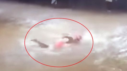 8일 서울 남부에 '물폭탄'이 쏟아진 가운데 온라인상에서 '신림동 펠프스'라고 불리며 퍼지고 있는 영상 화면. 사진 유튜브 캡처