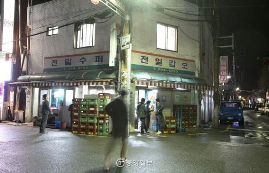 전주 가맥의 대명사로 통하는 경원동 '전일갑오'. 영화에서는 운동권 대학생이 드나드는 술집으로 등장했다. 중앙포토
