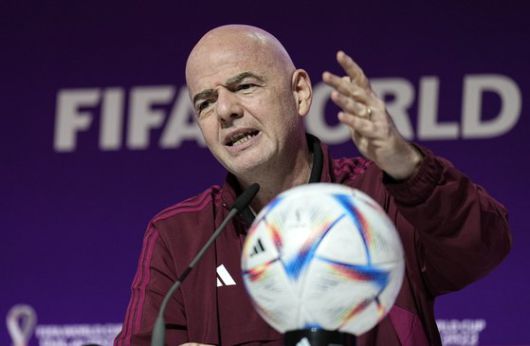 잔니 인판티노 FIFA 회장이 지난 18일 카타르 수도 도하에서 열린 카타르 월드컵 심판 관련 기자회견에서 발언하고 있다. AP=연합뉴스