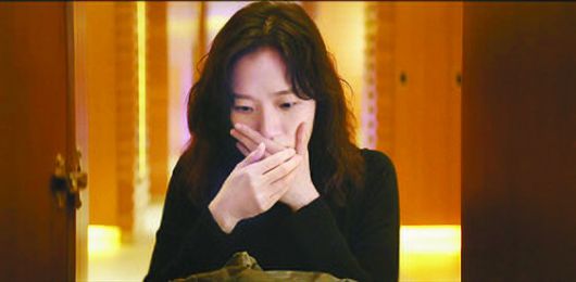 드라마에서 세 자매가 사는 집. 왼쪽부터 미대를 지망하는 막내 인혜, 첫째 인주, 사회부 기자로 일하는 둘째 인경이다.[tvN]