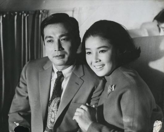 2010년 5월 칸영화제 영화 '시'의 공식 상영을 앞두고 레드카펫을 밟기위해 대기중인 윤정희와 이창동 감독. 사진 김동호