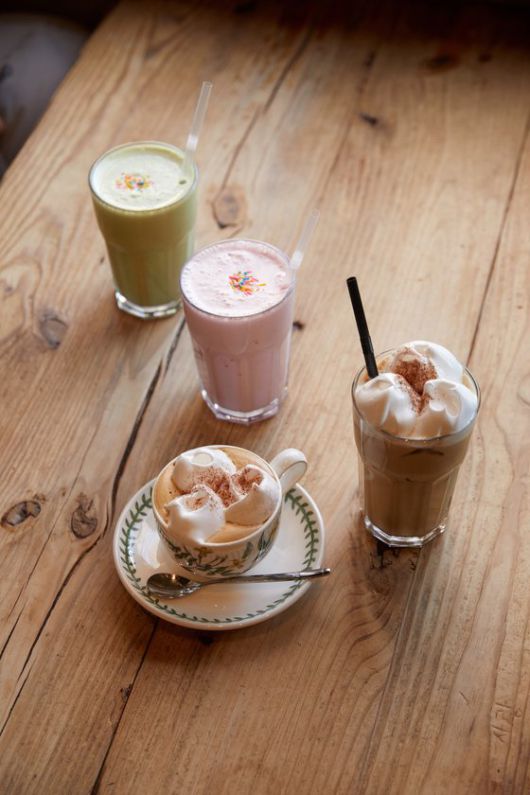 대표 메뉴는 커피 위에 부드러운 휘핑크림을 얹은 ‘비엔나커피’이지만 소중 학생기자단은 훗날을 기약하며 셰이크를 주문했다.