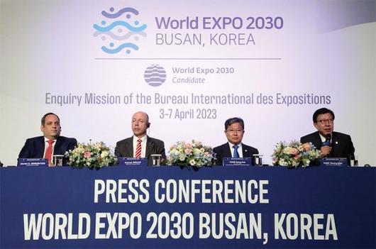 2023년 4월 6일 해운대구 시그니엘 호텔에서 BIE 실사단은 기자회견을 갖고 부산의 엑스포 준비 상황을 극찬했다.