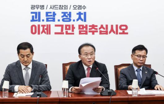 한준호 민주당 의원이 11일 '서울~양평고속도로 원안 및 신양평IC 설치 추진위원회 발족식'에서 발언하고 있다. 뉴스1