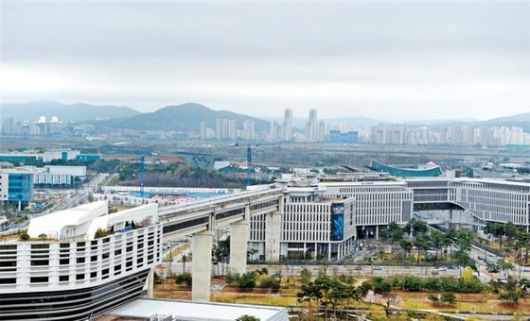 2012년 특별자치시로 출범한 세종시는 국회 분원과 대통령 제2 집무실이 들어서는 등 행정수도 역할을 하게 된다. / 사진:연합뉴스