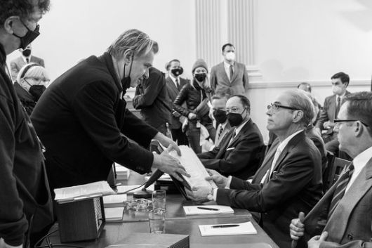 1945년 7월 16일 미국 뉴멕시코에서 첫 핵실험 '트리니티 테스트' 폭발 순간을 항공샷으로 담은 장면이다. AP=연합뉴스